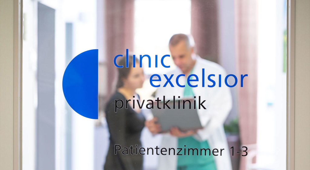 clinic-exc-wue_Eingangstuer_2